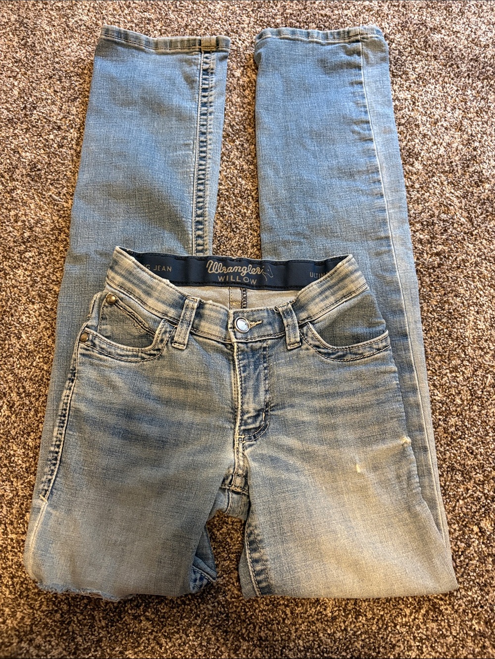 Wrangler Women's Straight Leg Jeans in Light Blue Wash